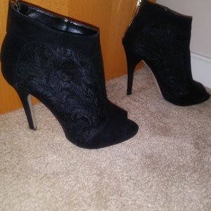 Aldo Black Lace Bootie sz 8